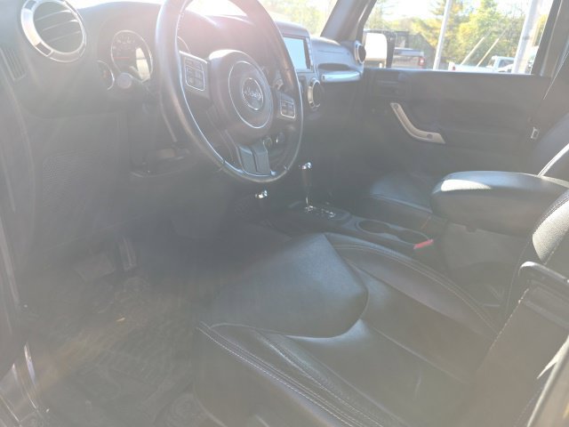 Used 2016 Jeep Wrangler Unlimited Sahara w/ Connectivity Group AWD/4WD image 12