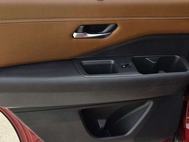Used 2023 Nissan Pathfinder Platinum AWD/4WD image 12