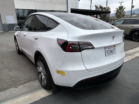 Used 2022 Tesla Model Y Long Range AWD/4WD image 4
