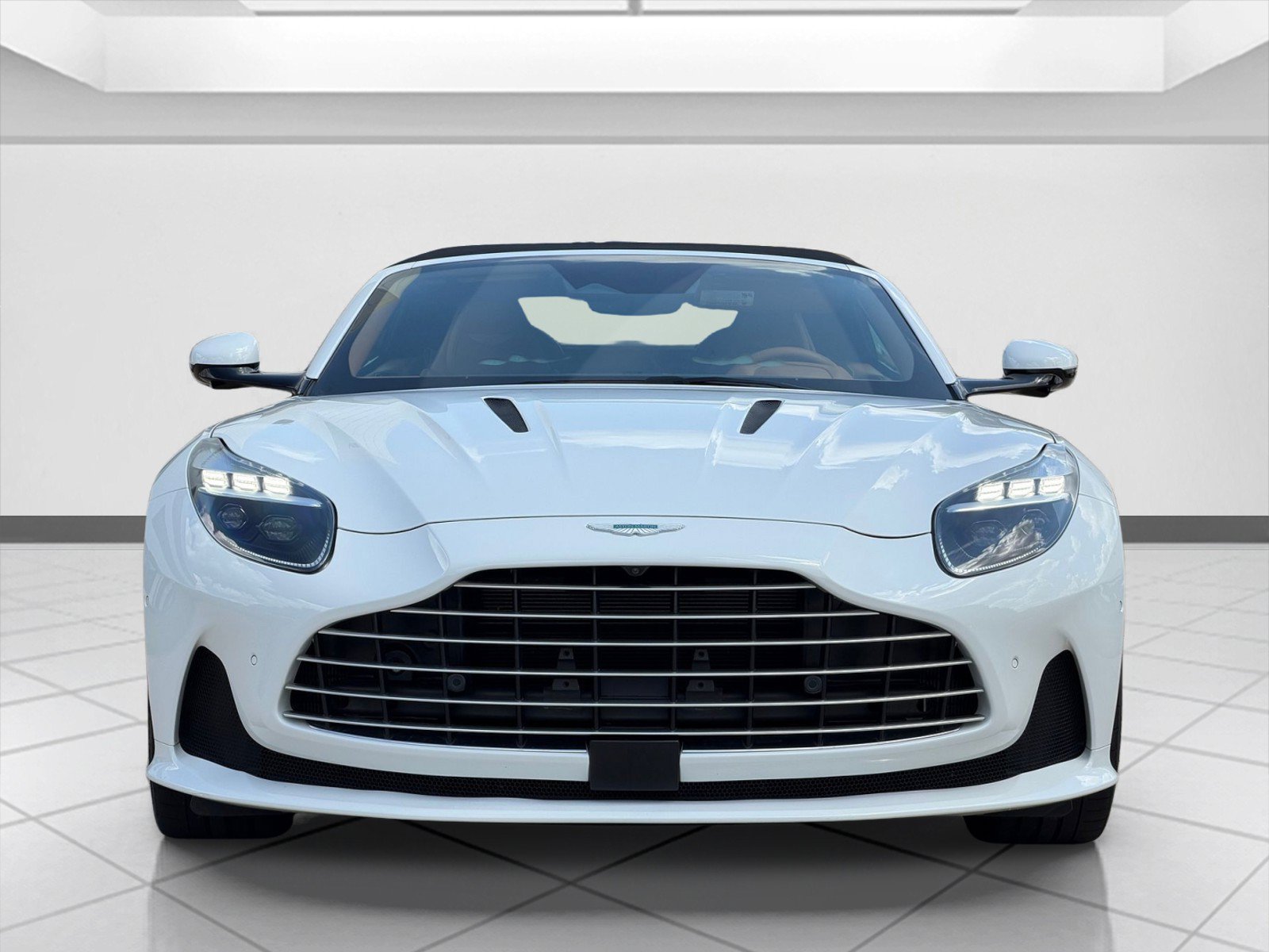 Used 2025 Aston Martin DB12 Convertible RWD image 11