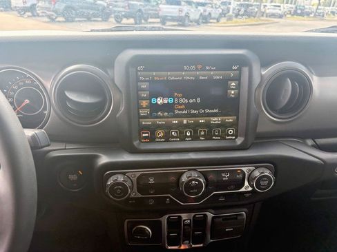 Used 2023 Jeep Gladiator Sport AWD/4WD image 14
