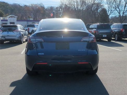 Used 2022 Tesla Model Y Long Range image 12