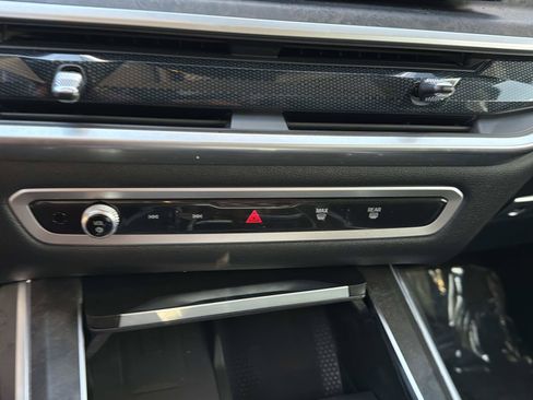 Used 2023 BMW X7 xDrive40i w/ Premium Package AWD/4WD image 25