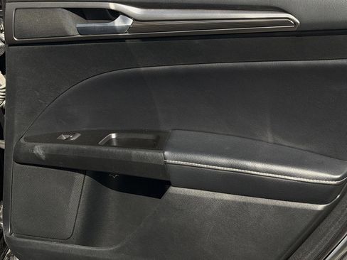 Used 2017 Ford Fusion SE w/ Fusion SE Technology Package image 25