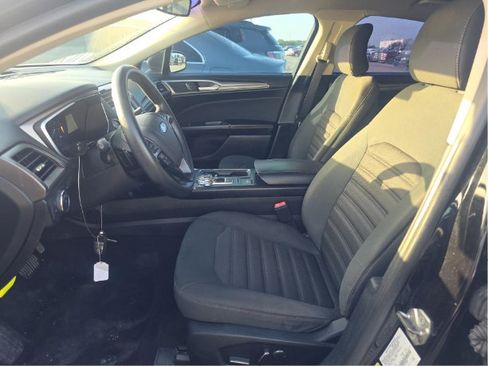 Used 2019 Ford Fusion SE FWD image 4