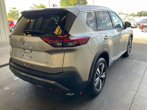 Used 2023 Nissan Rogue SL FWD image 2