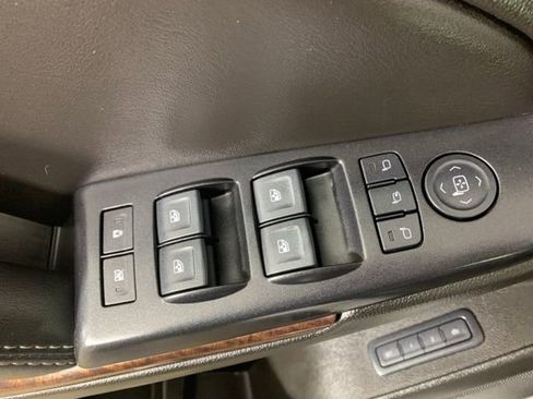Used 2018 GMC Yukon XL SLT w/ Open Road Package AWD/4WD image 31