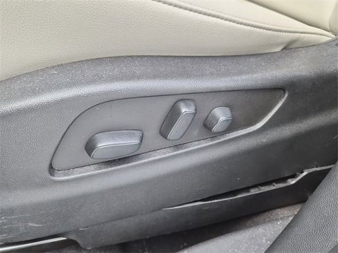 Certified 2023 Cadillac XT4 Luxury image 19