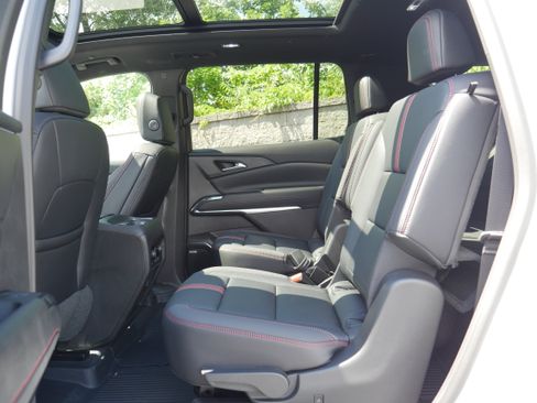 Certified 2026 Chevrolet Traverse RS AWD/4WD image 17