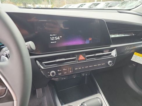 New 2026 Kia Niro EX image 17