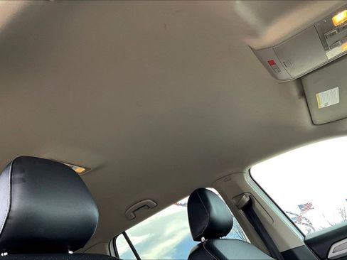 Used 2018 Volkswagen Atlas SE w/ R-Line Package image 17