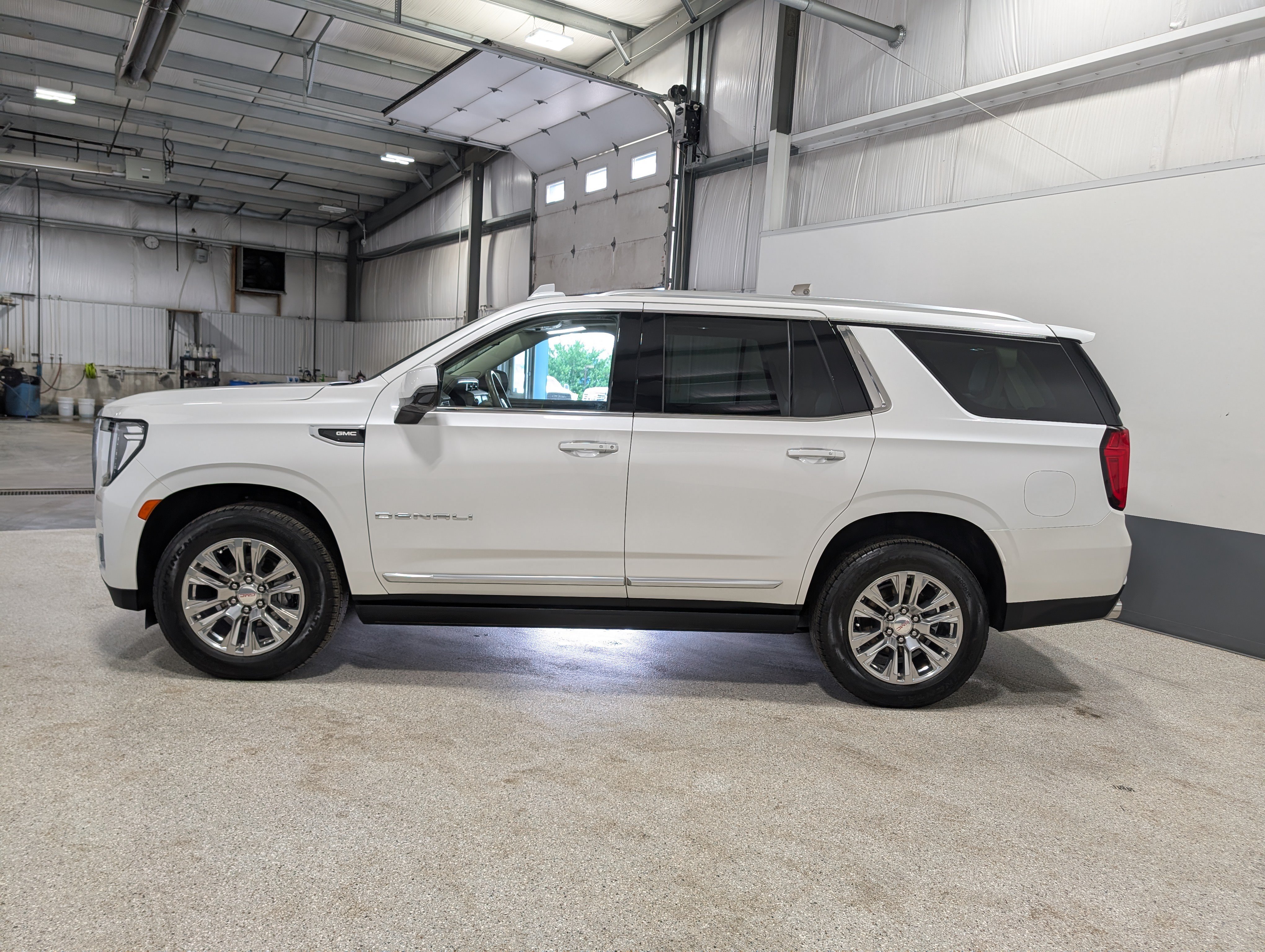 Used 2022 GMC Yukon Denali AWD/4WD image 6