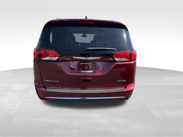 Used 2017 Chrysler Pacifica Limited w/ Tire & Wheel Group FWD image 6