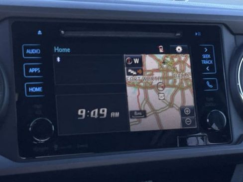 Used 2018 Toyota Tacoma TRD Sport image 16