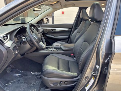 Used 2020 INFINITI QX50 Luxe w/ Navigation Package FWD image 16