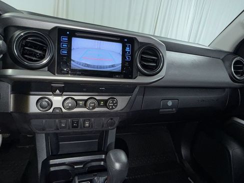 Certified 2019 Toyota Tacoma SR5 AWD/4WD image 14