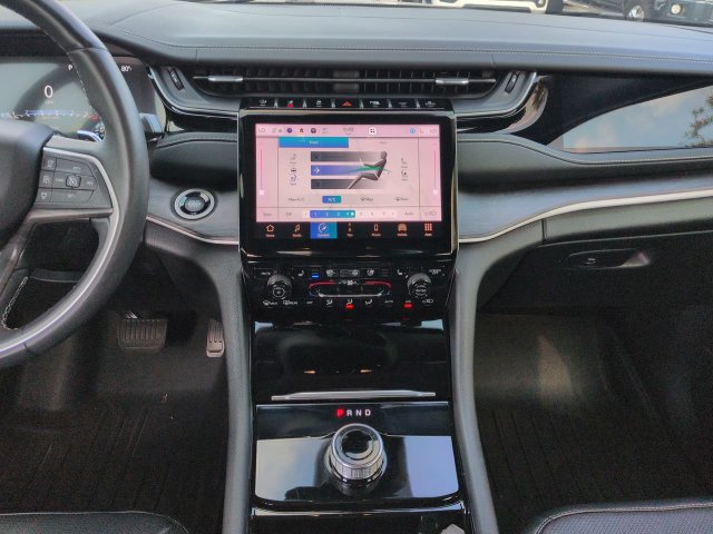 Used 2022 Jeep Grand Cherokee L Limited w/ Luxury Tech Group II RWD image 18