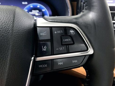 Used 2024 Toyota Highlander Platinum AWD/4WD image 19