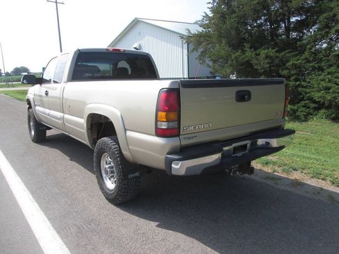 Used 2004 GMC Sierra 2500 SLT w/ Snow Plow Prep Package AWD/4WD image 4