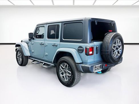 Used 2024 Jeep Wrangler Unlimited w/ Convenience Group AWD/4WD image 6
