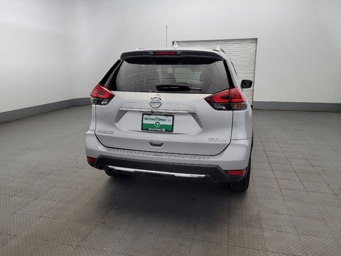 Used 2017 Nissan Rogue SV image 7