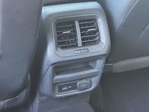 Used 2018 Volkswagen Tiguan SE image 14