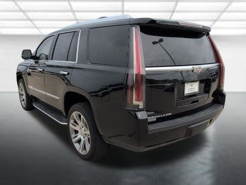 Used 2020 Cadillac Escalade Premium Luxury RWD image 2