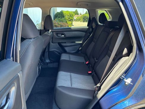 Used 2025 Nissan Rogue SV FWD image 28