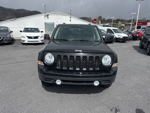Used 2015 Jeep Patriot High Altitude AWD/4WD image 3