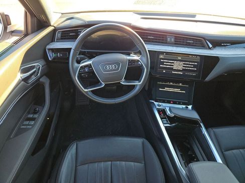 Used 2022 Audi e-tron Premium Plus w/ Premium Plus Package image 19
