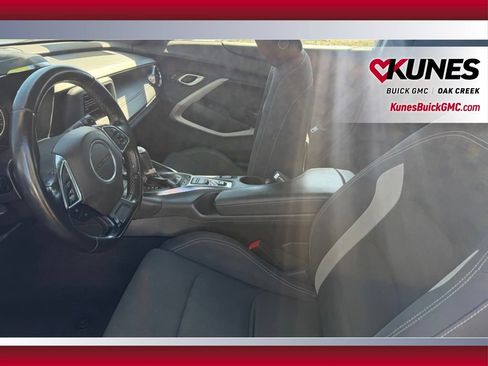 Used 2023 Chevrolet Camaro LT RWD image 10