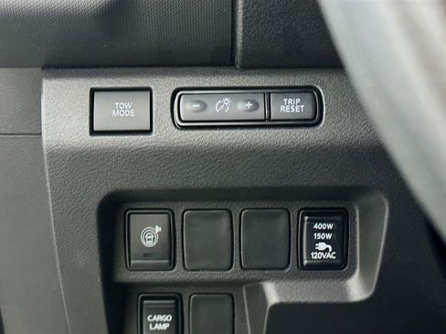 Used 2024 Nissan Frontier SL w/ Technology Package image 17