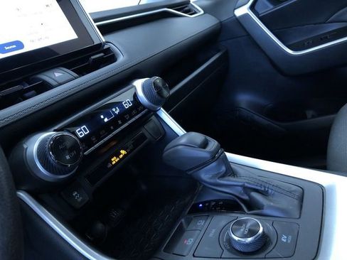 Certified 2025 Toyota RAV4 XLE AWD/4WD image 28