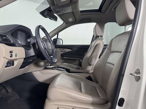 Used 2017 Honda Pilot Touring image 4