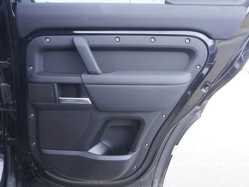 Used 2025 Land Rover Defender 110 S image 25