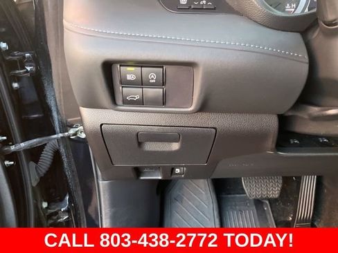 Used 2024 Toyota Highlander LE FWD image 30