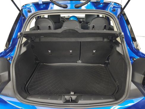 Used 2025 MINI Cooper 4-Door Hardtop FWD image 8