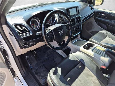Used 2019 Dodge Grand Caravan SXT FWD image 13