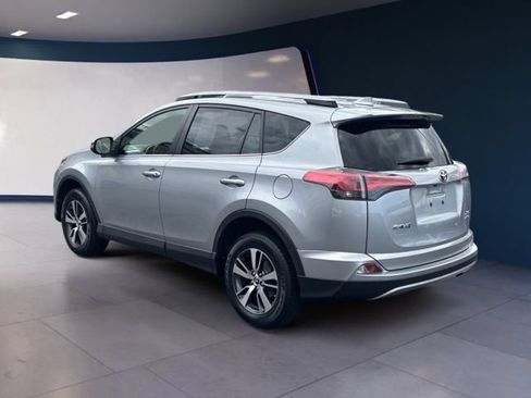 Used 2018 Toyota RAV4 XLE AWD/4WD image 3