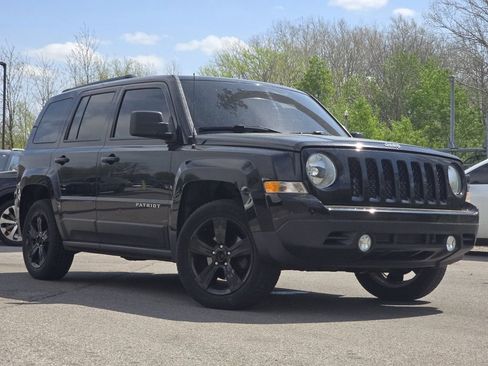 Used 2016 Jeep Patriot Latitude FWD image 2