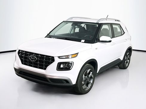 Used 2025 Hyundai Venue SEL image 3