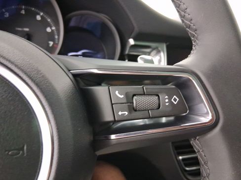 Used 2026 Porsche Macan AWD/4WD image 18