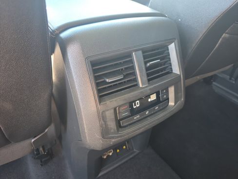 Used 2021 Volkswagen Atlas SE w/ Panoramic Sunroof Package image 32