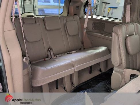 Used 2014 Chrysler Town & Country Touring-L w/ Driver Convenience Group image 40