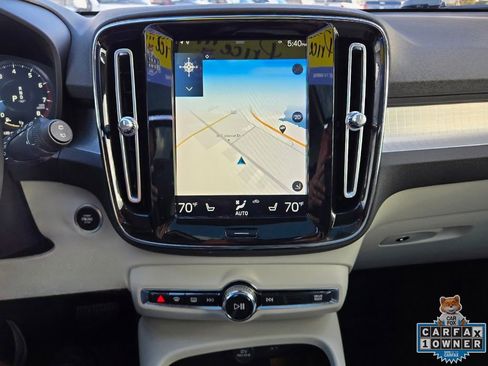 Used 2019 Volvo XC40 T4 Momentum image 38