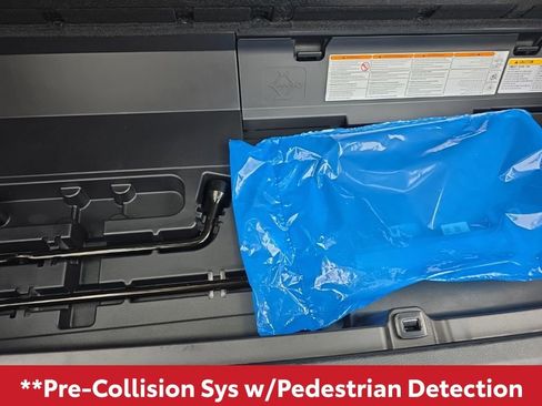 Used 2024 Toyota Highlander LE image 16