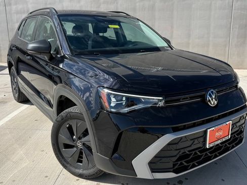 Used 2025 Volkswagen Taos S FWD image 1