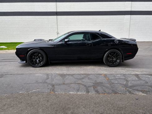 Used 2016 Dodge Challenger R/T Scat Pack RWD image 2