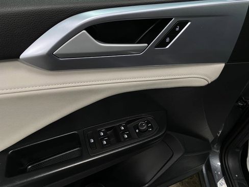 Used 2025 Volkswagen Taos SE image 28