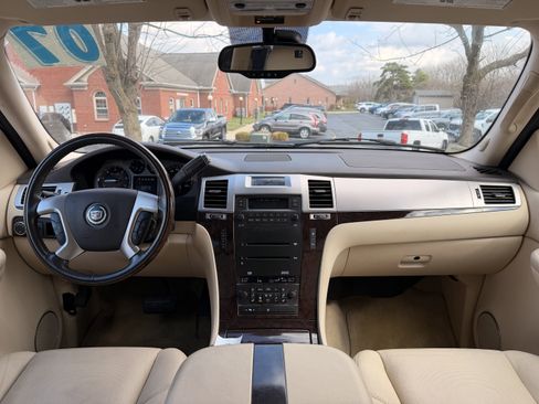 Used 2007 Cadillac Escalade ESV AWD w/ Climate Package image 17
